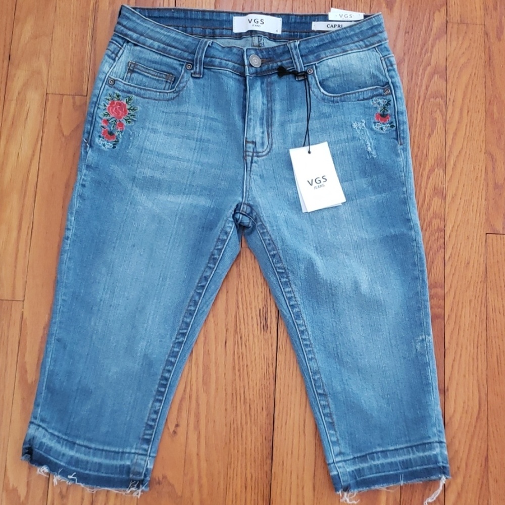 NWT size 6 Capris VGS Jeans